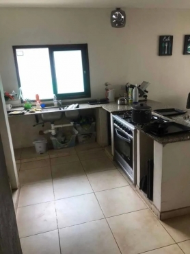 Cada De Dos Pisos, 220m2 Construidos